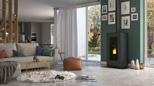 Intérieur moderne et élégant doté d'un poêle à pellets éco-responsable, combinant confort et design contemporain